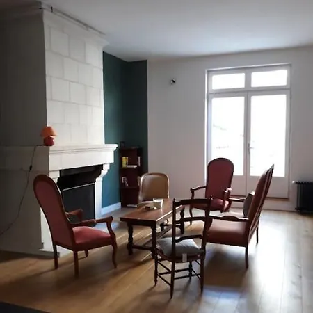 Апартаменты Tres Grande Maison De Au Coeur De Сомюр